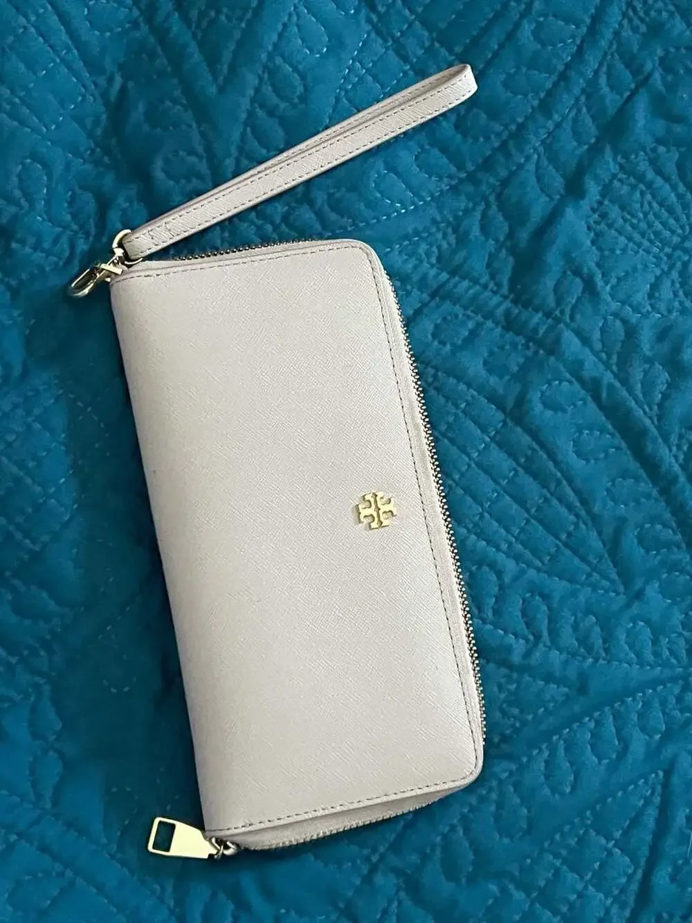 Tory Burch Robinson Zip Continental Wristlet Wallet in Light Pink